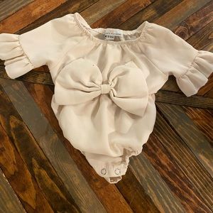 Bailey’s Blossoms jumper. 3-6 mo. EUC